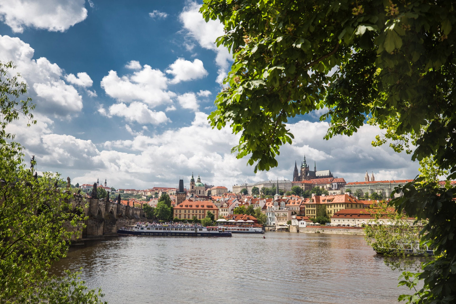 Prague Castle & Canal River Boat Tour